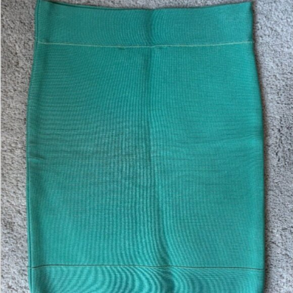 New with Tags BCBGMAXAZRIA Simone Green Bandage Skirt Size Small - Picture 2 of 5